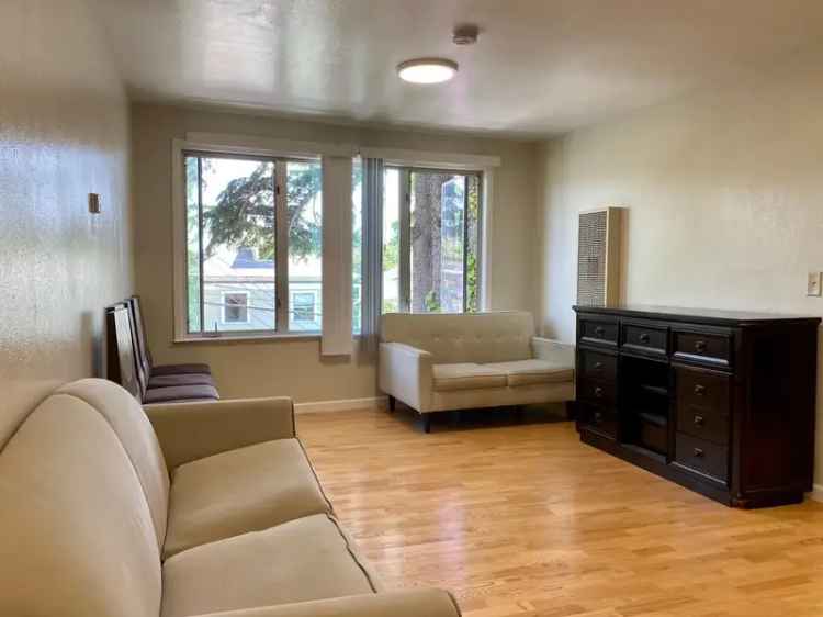 Rent Apartment Unit in North Berkeley with Nearby Parks and Dining