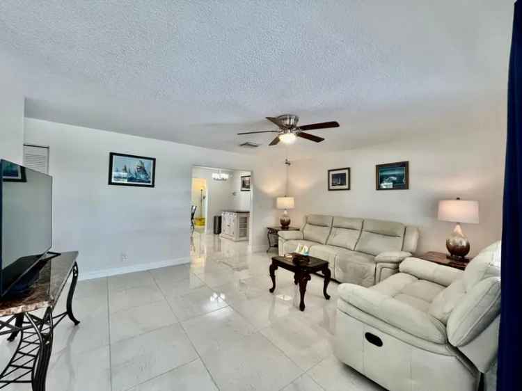 House For Sale in 816, Southwest 18th Court, Boynton Beach, Florida