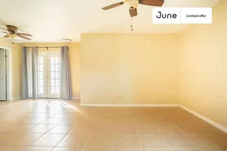 Rent Queen Bedroom in Pecan Springs-Springdale Apartment with Amenities