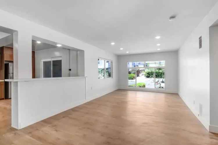 Apartment for Rent in West Hollywood with Pool and Modern Features