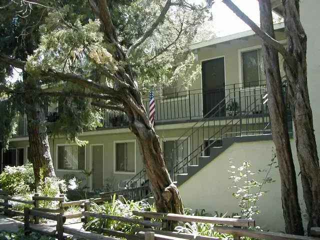 Rent Vaca Villa Apartment in Vacaville with Pool and BBQ Area