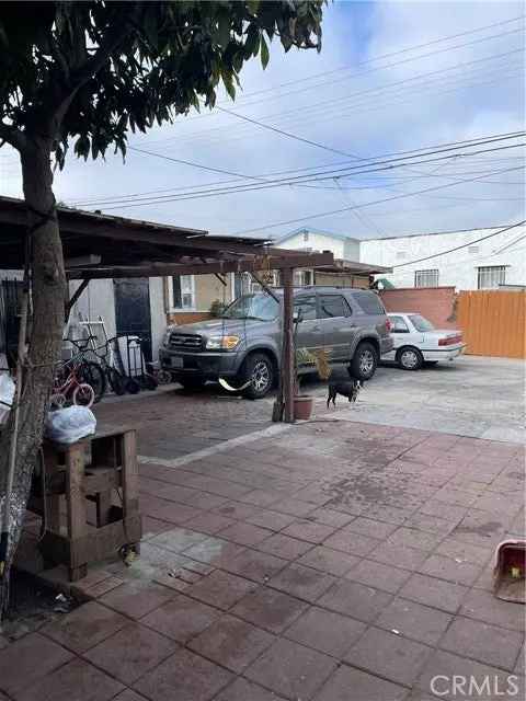 House For Sale in 1501, West 83rd Street, Los Angeles, California