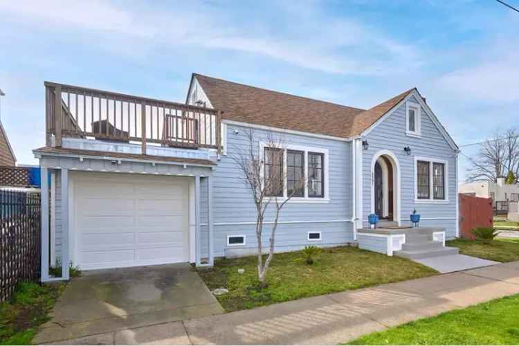 Buy Vintage Cottage with Modern Features in Havenscourt Oakland