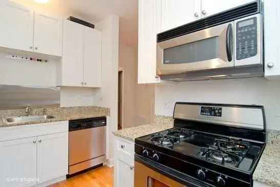 Rent Apartment Unit in Evanston with Modern Amenities and Convenient Features