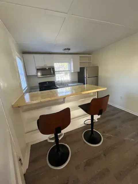 Rent Apartment Unit in Normaltown Boulevard with Renovated Features