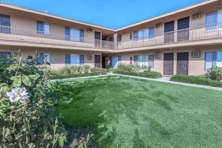 Rent Apartments in Anaheim California with Pool and BBQ Areas