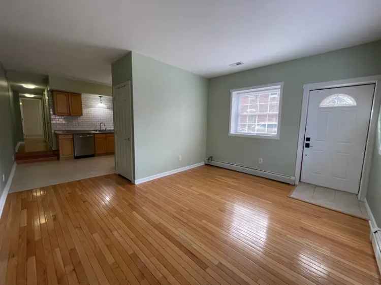 Rent Beautiful Large 1 Bedroom Home with Central Air and Walk-In Closets