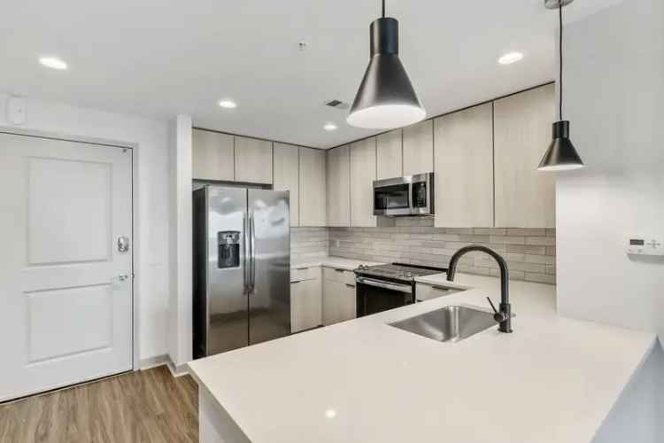 Rent Apartments in Uptown Charlotte with Chic Open-Concept Layouts