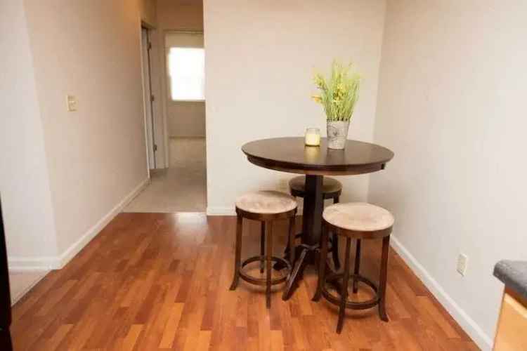 Apartments for Rent in Holland Crossing with Renovated Features