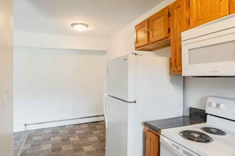 Rent Apartments in Edgewater Gardens with Scenic Views and Great Service