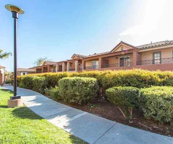 Rent Townhomes at La Mesa Park for Active Duty Military Families