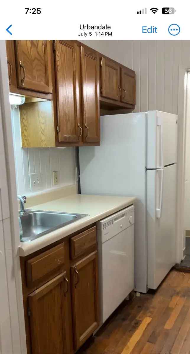 Rent Cozy Apartment Unit in Family Friendly Urbandale with Patio