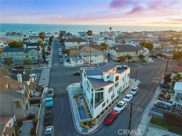 House For Sale in 4401,4405, Channel Place, Newport Beach, California