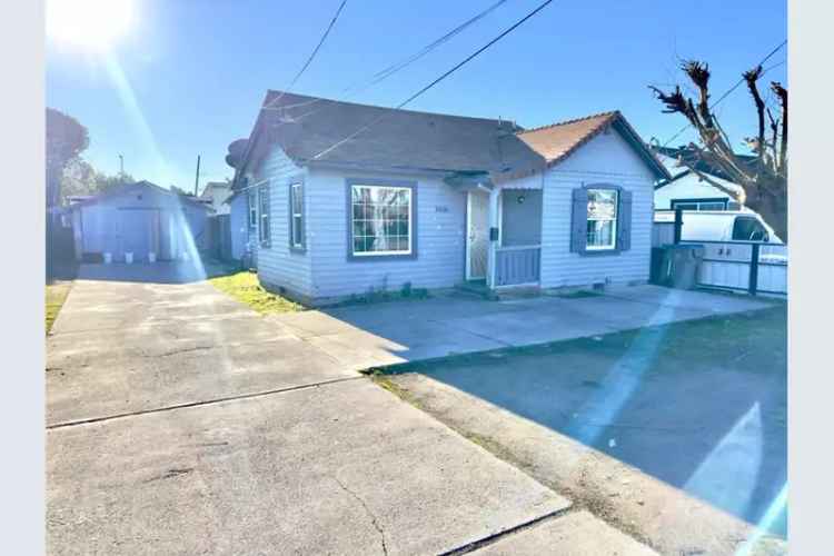 Buy house in prime location next to Cesar Chaves Elementary School