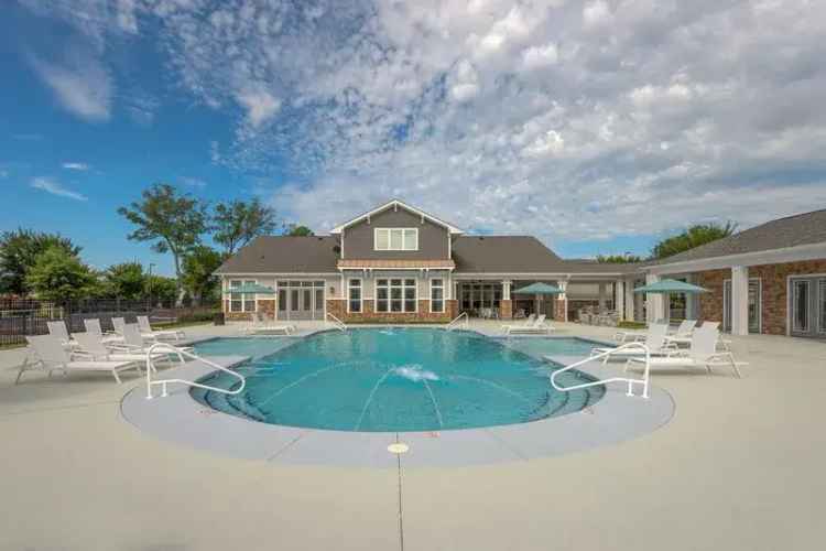 Rent Apartments in Valdosta GA with Luxury Pool and Bark Park