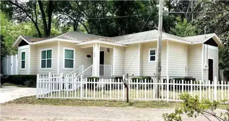 Rent Full House Near Colleges with Enclosed Deck in Ideal Location