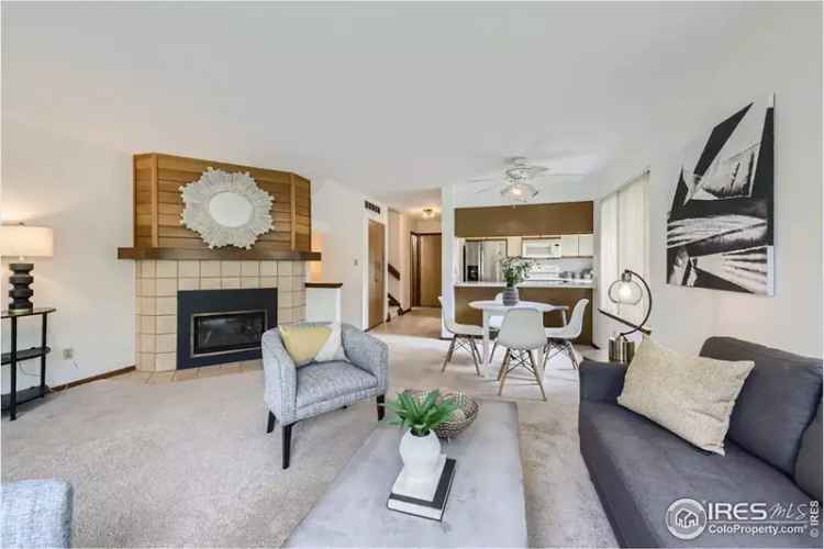 Buy Bright End Unit Townhome in Huntington Point with Community Features