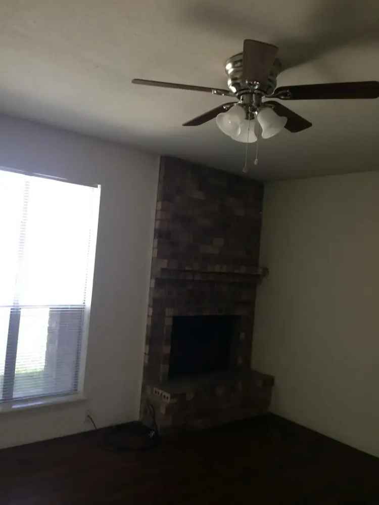 Townhouse for Rent with Two Bedrooms and Fireplace Near Everhart Rd