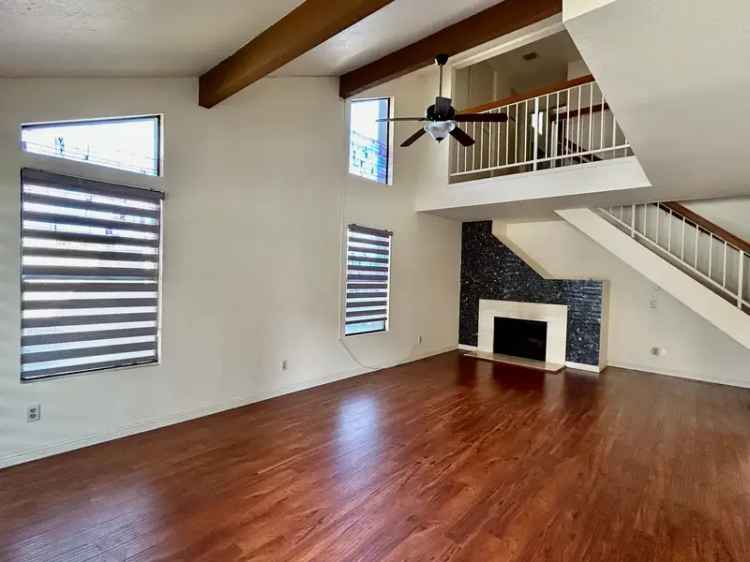 Rent Townhouse in Gated Community with Spacious Bedrooms and Garage