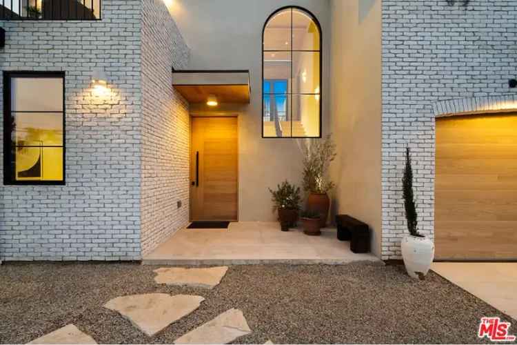 House For Sale in 4831, Murietta Avenue, Los Angeles, California