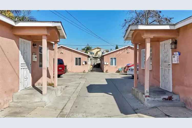 Rent Triplex in Prime Los Angeles Location with Detached Casitas