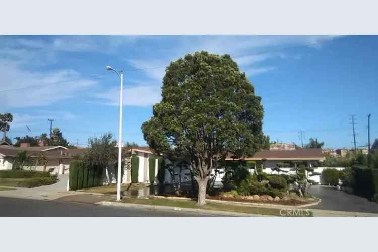 House For Sale in 6732, Wooster Avenue, California