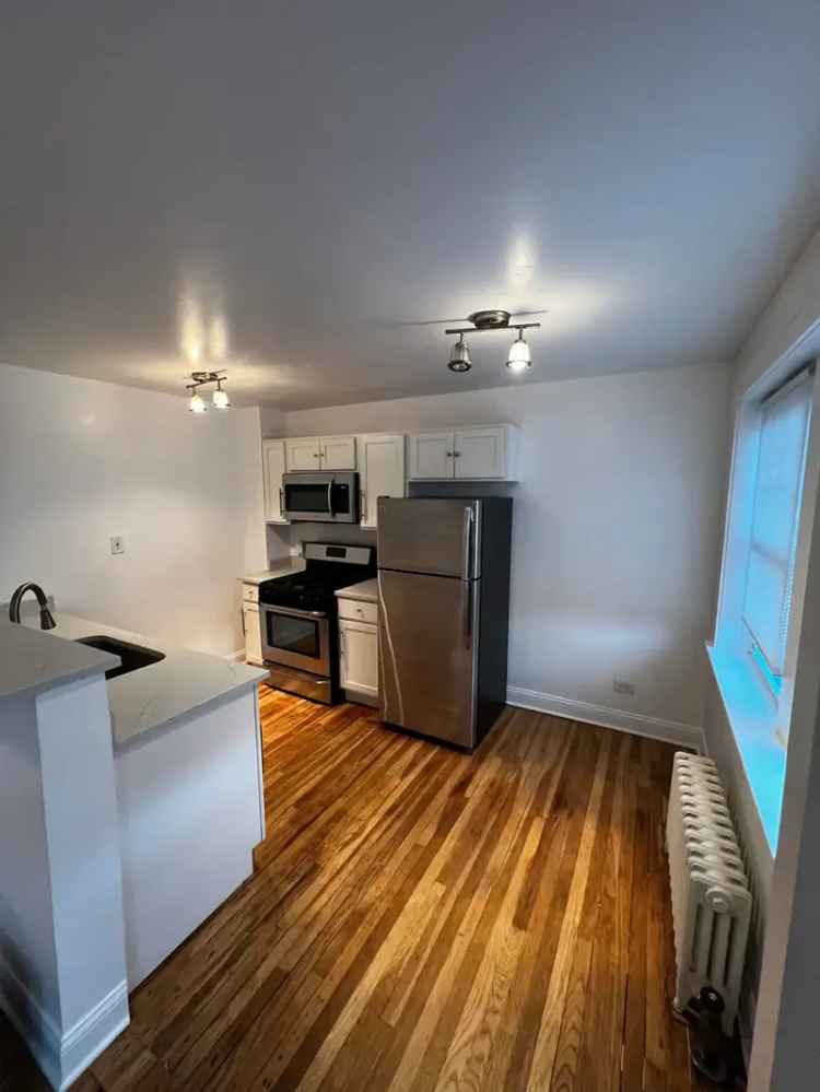 Rent Two Bedroom Apartment in Cleveland with Modern Features