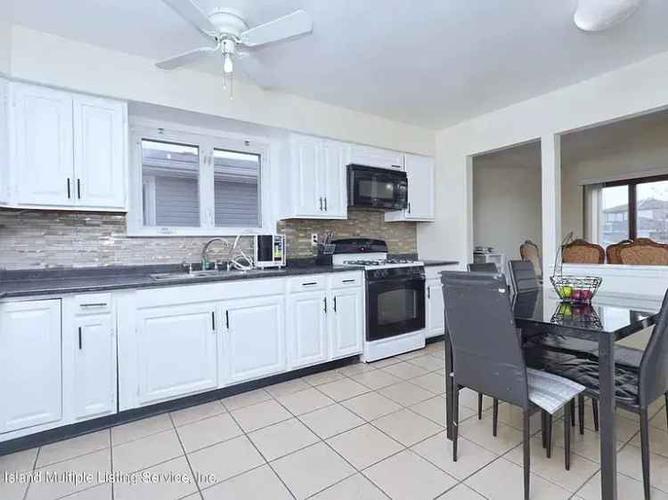 Rent Modern Spacious 3BD House in a Quiet Location