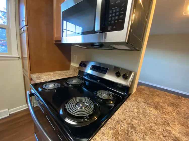 Rent Apartments in Chevy Chase Lexington with Freshly Remodeled Units