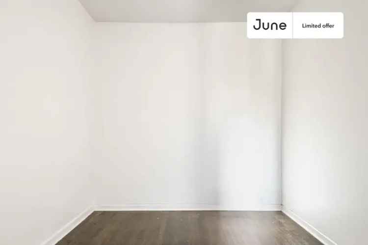 Rent Full Room in Logan Square with Modern Amenities and Flexible Lease