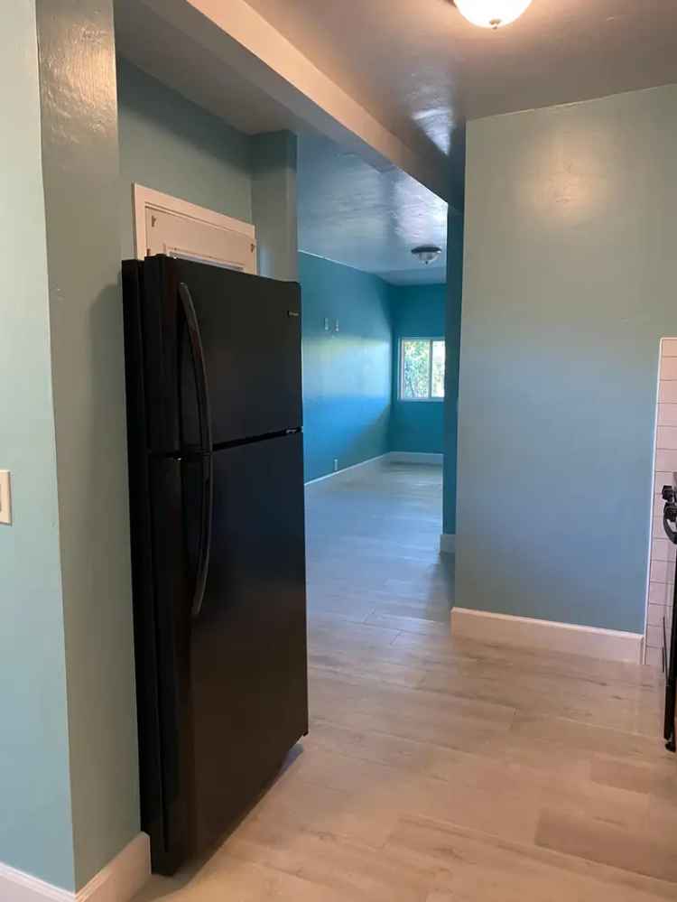 Rent Spacious Studio Apartment in Quiet Upper State Street Neighborhood