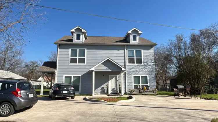 Rent Townhouse Fully Furnished with 3 Beds 3 Baths in Denton