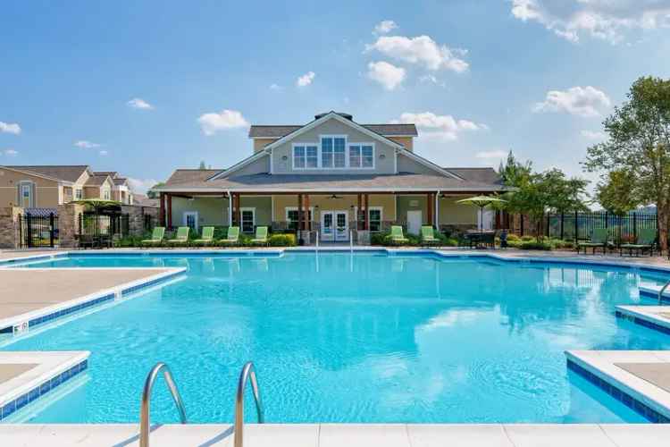 Rent Luxury Apartments in Hendersonville with Pool and Fitness Center