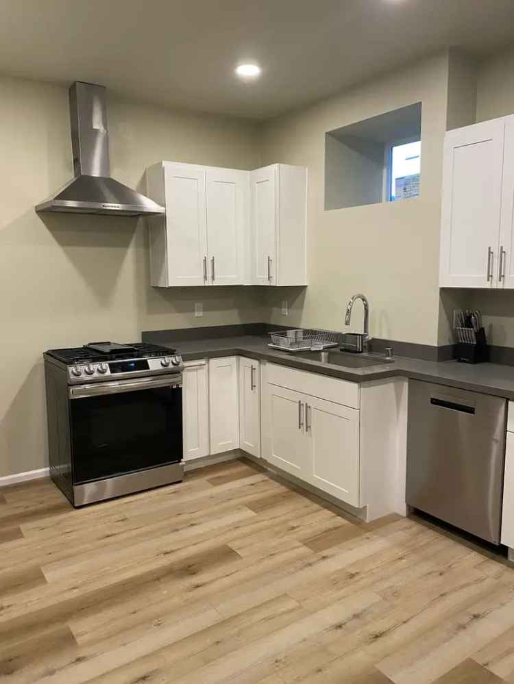 Rent Apartment Unit Featuring Two Rooms and Office Space Near Martha Lake Airport Park