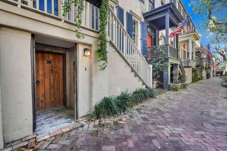 Rent Apartment Unit with Modern Features in Historic Savannah