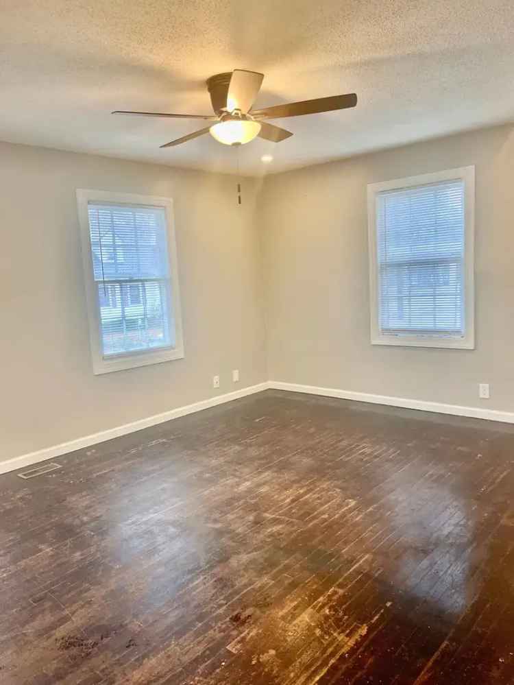 Duplex for Rent in Northport with 2 Bedrooms and 1 Bath