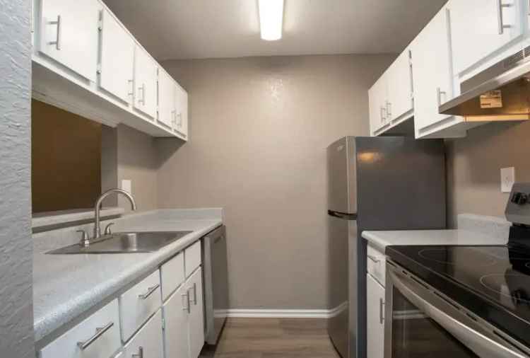 Rent Apartments in Huntington Park Tucson with Resort-Style Ambiance