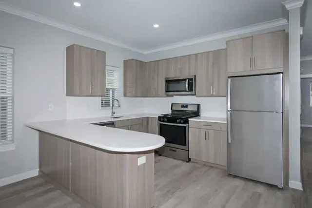 Rent Luxury Two Bedroom Apartment in Fairfield Knolls, Deer Park