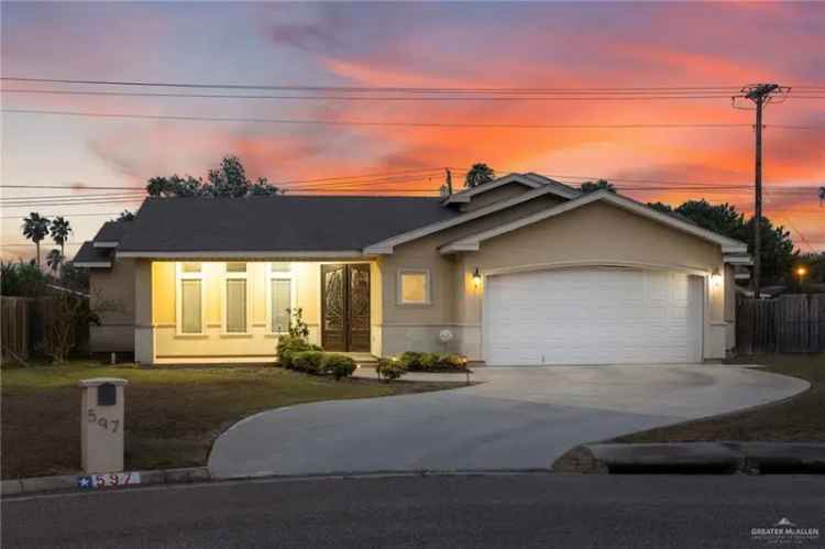 Buy House in Alamo with Modern Features and Spacious Layout