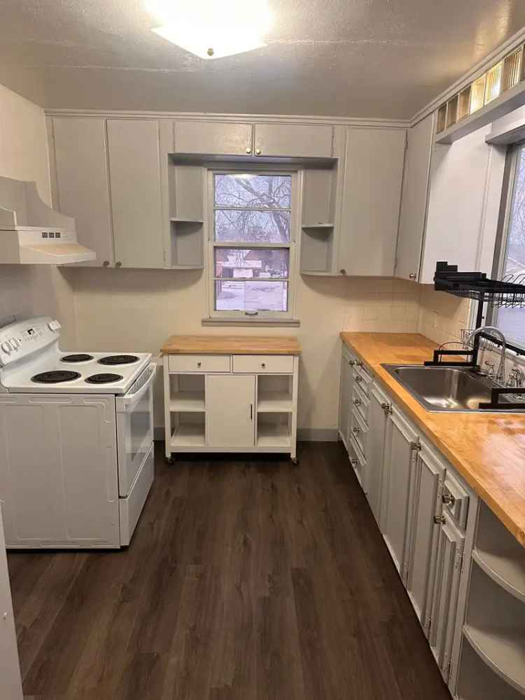 Rent 3 Bedroom Apartment Unit Steps from UNC and Downtown