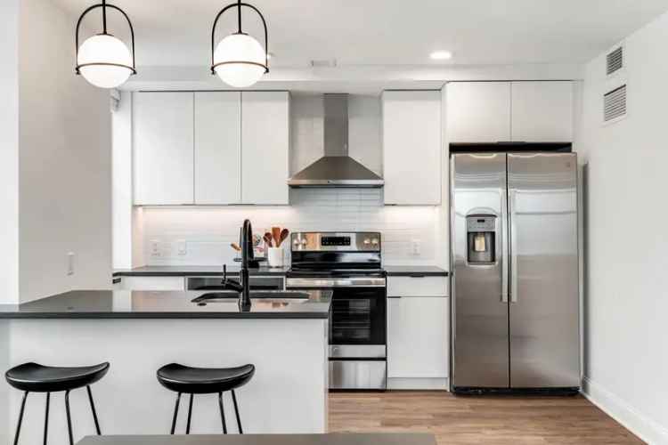 Rent Luxury Apartments near Rittenhouse Square with Sunset Views