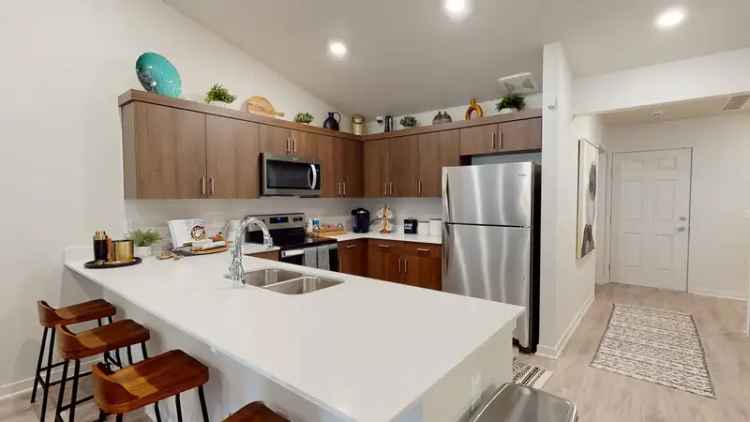 Rent Brand New Ranch Style Apartments in Macomb with Luxury Amenities