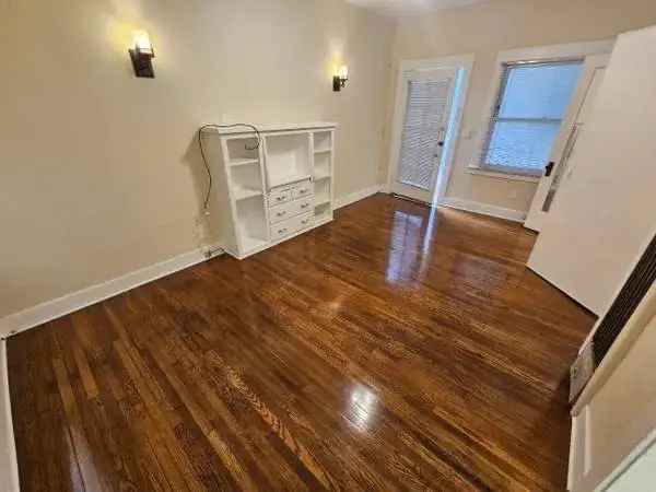 Rent Apartment Unit in Alamitos Beach with Gated Entry and Laundry