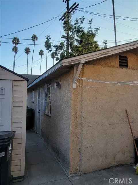 House For Sale in 1012, West 55th Street, Los Angeles, California