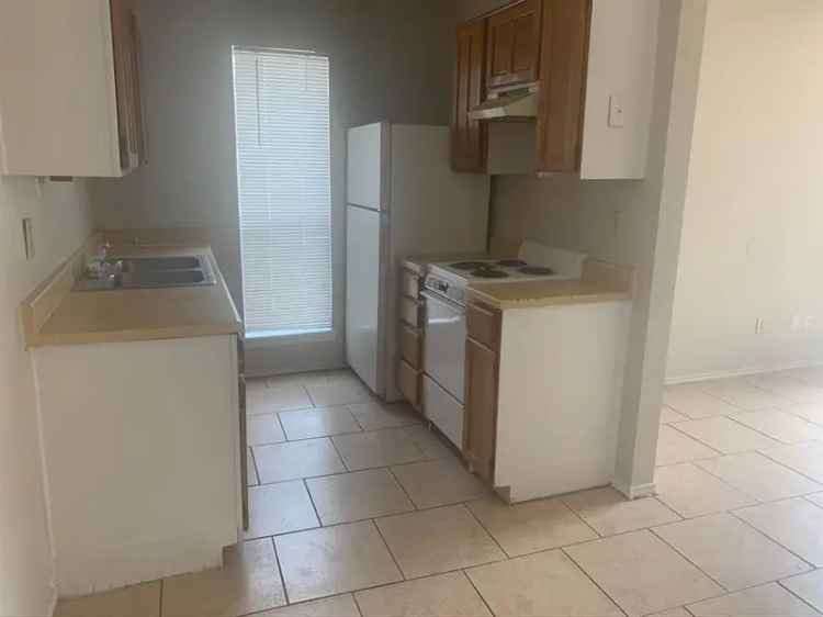 Lease Great 1 Bed 1 Bath Apartment with Central Heat and Air Conditioning