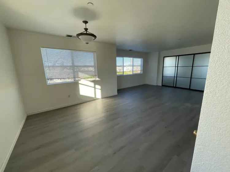 Rent Apartment Unit in Stony Point Road with Dining Options