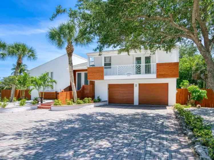 Rent Waterfront Home 4 Bedrooms 4.5 Bathrooms Near Siesta Key