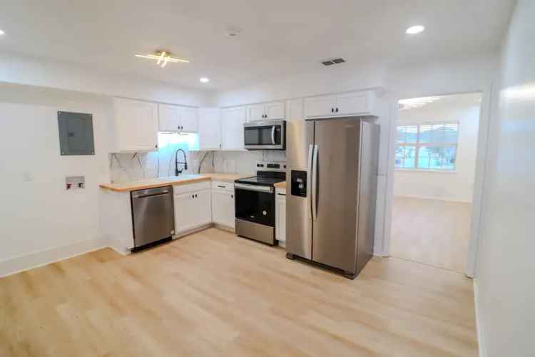 Rent Newly Renovated Apartment Unit in Midtown Savannah with Modern Amenities