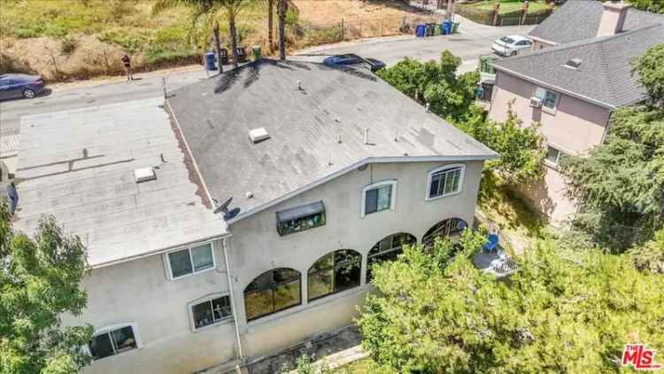 House For Sale in 3829, Dwiggins Street, California