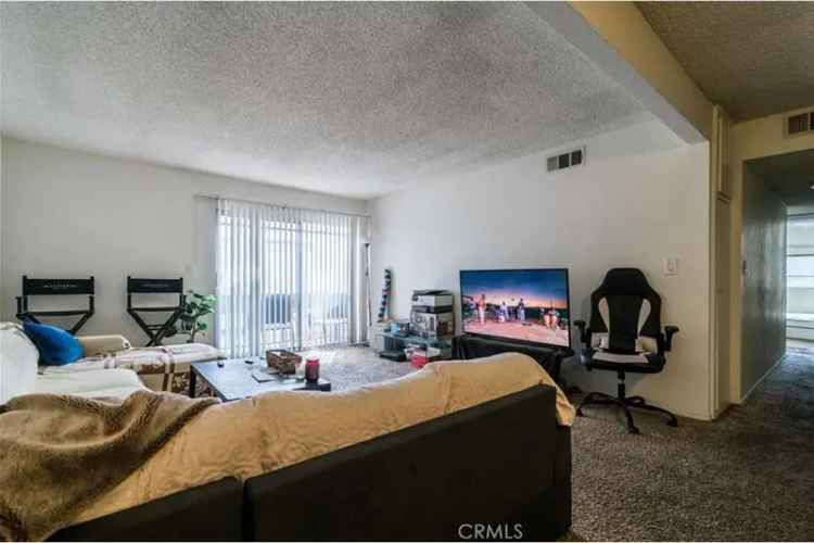 Condo for sale in Parc Tarzana with 3 bedrooms and community pool